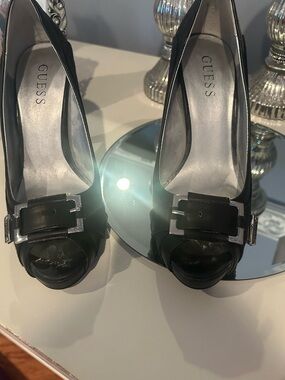 GUESS Black Peep-Toe Buckle Pumps